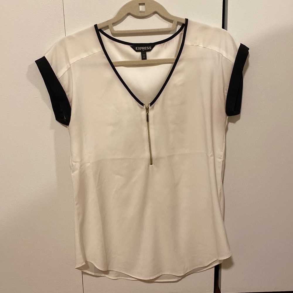 Small Black/White Express Gramercy Tee